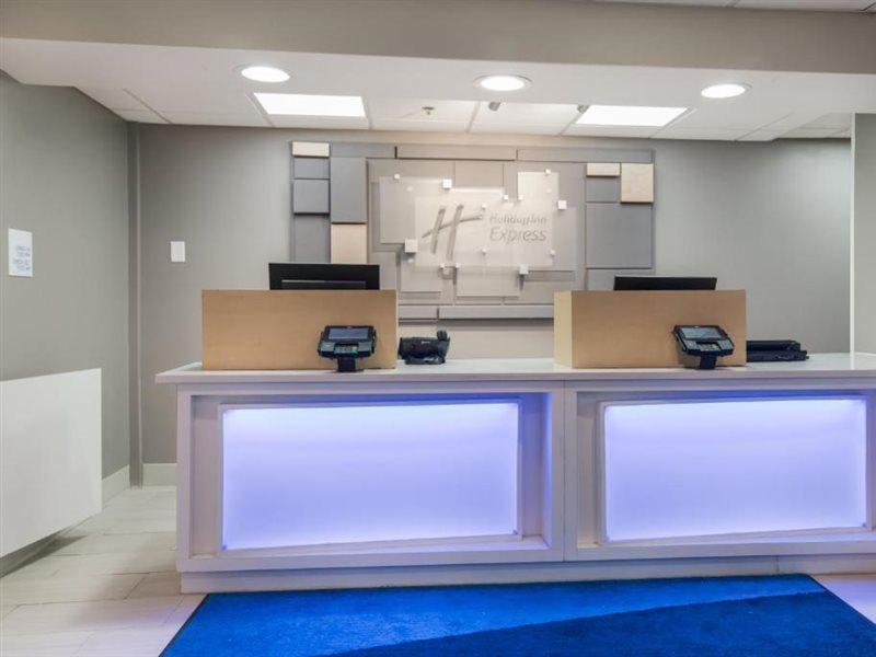 Holiday Inn Express - Plymouth By Ihg Bagian luar foto