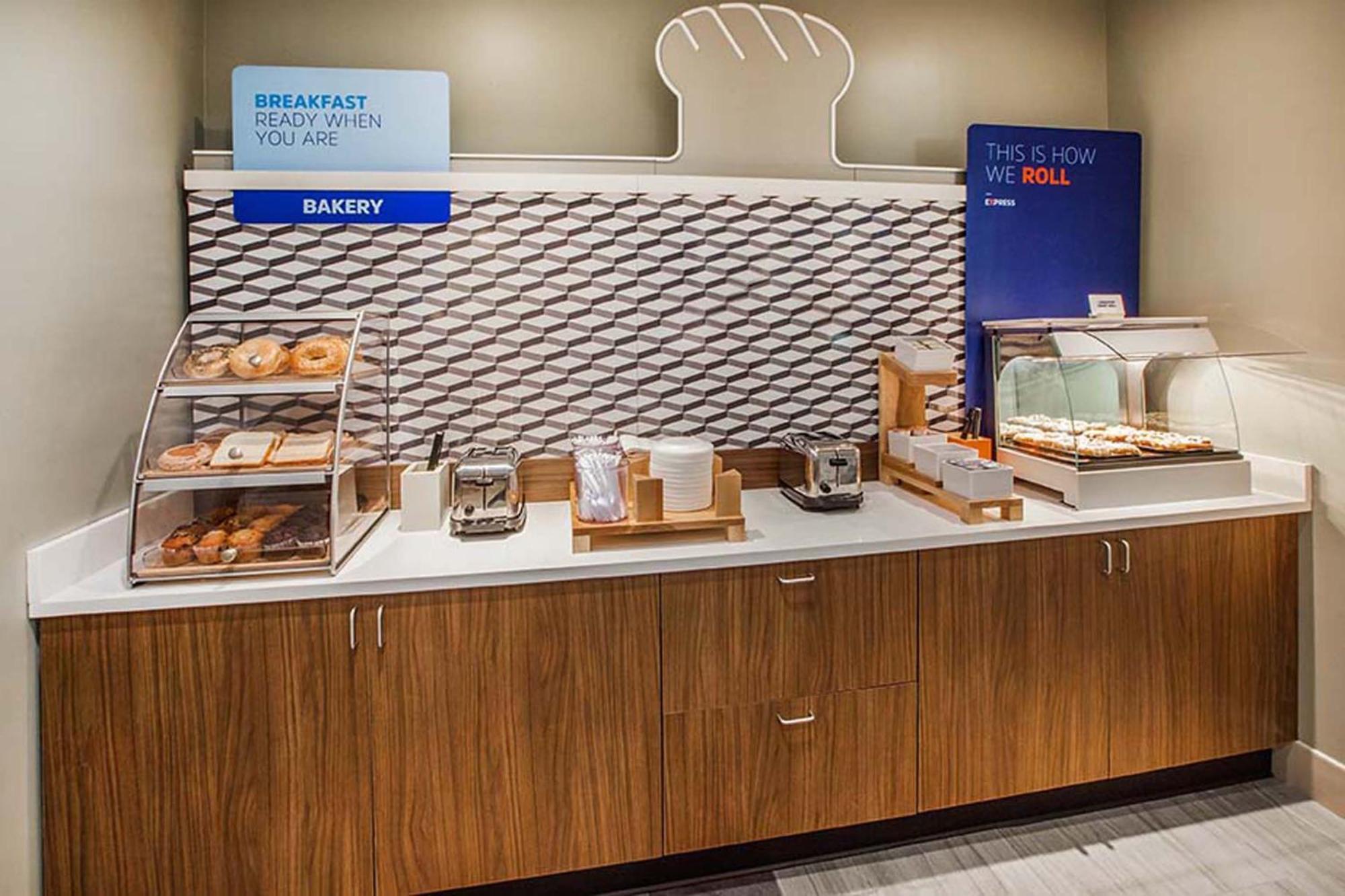 Holiday Inn Express - Plymouth By Ihg Bagian luar foto